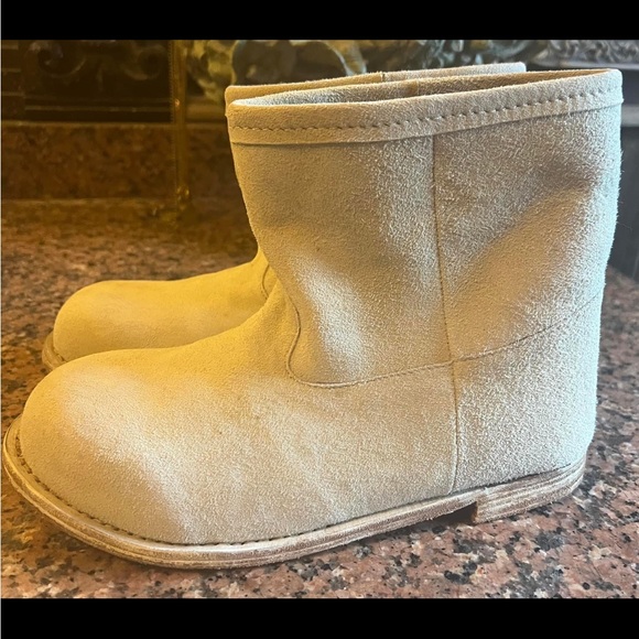Magnolia Pearl GREENSuede boots.RARE. Spring ready.So nice. 40 Shoes